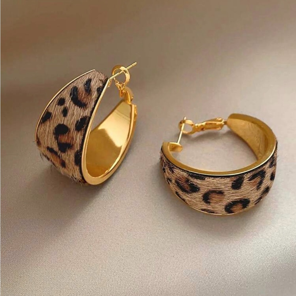 ✨NEW Hypoallergenic Gold & Leopard Hoop Earrings - Picture 4 of 7